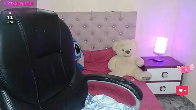 gabyy cute  online show from November 25, 2025, 11:37 pm