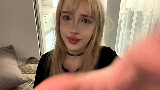 Snapshot of Milkmoriee chatting on October 18, 2025, 5:26 pm Milkmoriee online show from October 18, 2025, 5:26 pm