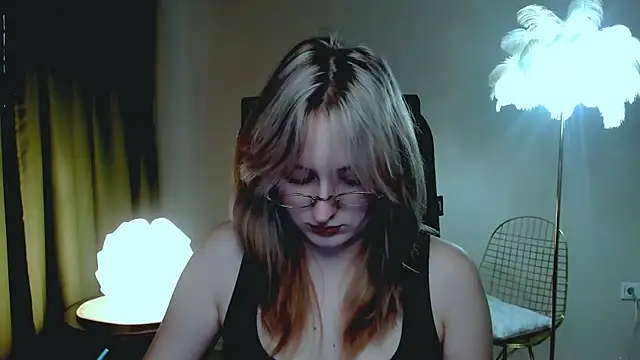 ScarlettScril online show from October 20, 2025, 6:26 am