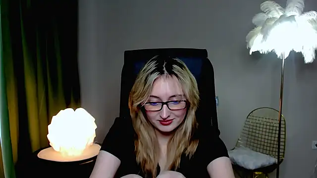 ScarlettScril online show from October 19, 2025, 9:23 am