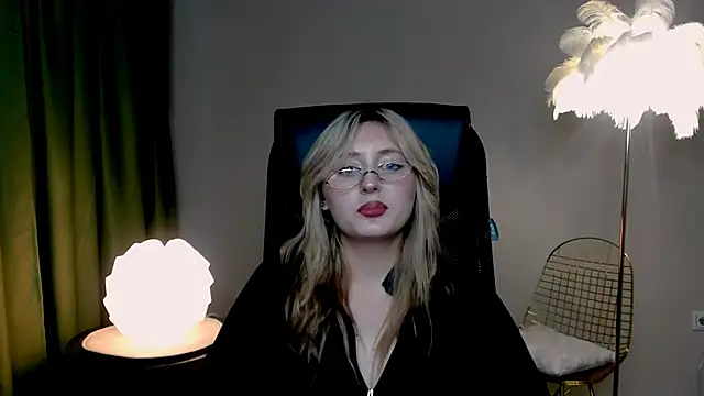 ScarlettScril online show from October 17, 2025, 1:35 pm