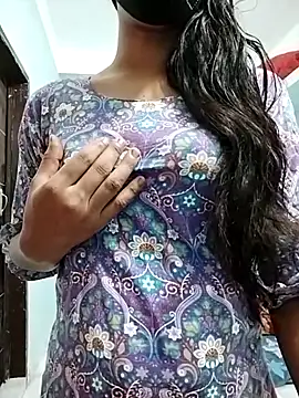 Snapshot of Ratri-Biswas chatting on June 9, 2026, 3:13 pm Ratri-Biswas online show from June 9, 2026, 3:13 pm