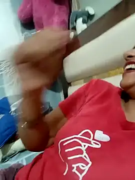 Vanshika1432 online show from November 13, 2025, 7:29 pm