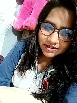 Snapshot of Vanshika1432 chatting on December 17, 2025, 5:34 am Vanshika1432 online show from December 17, 2025, 5:34 am