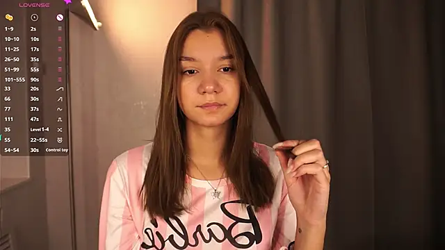 Snapshot of BrynnHolverson chatting on October 27, 2025, 6:20 pm BrynnHolverson online show from October 27, 2025, 6:20 pm