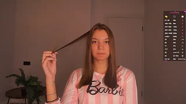 Snapshot of BrynnHolverson chatting on October 29, 2025, 7:24 pm BrynnHolverson online show from October 29, 2025, 7:24 pm