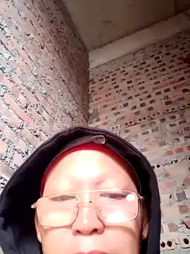 nui-show online show from December 17, 2025, 1:54 am