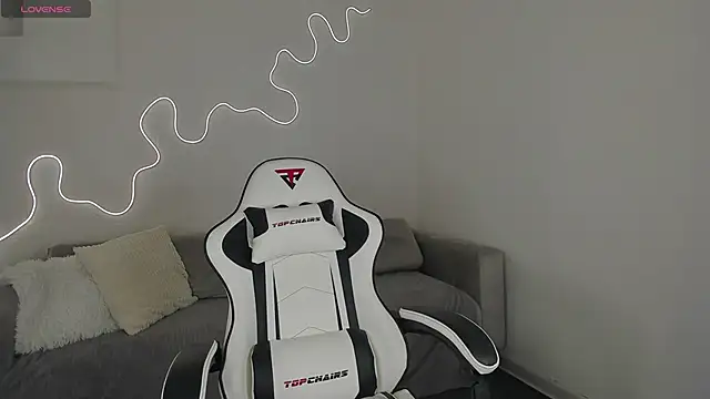 Snapshot of bella_xx__ chatting on December 15, 2025, 3:12 am bella xx online show from December 15, 2025, 3:12 am