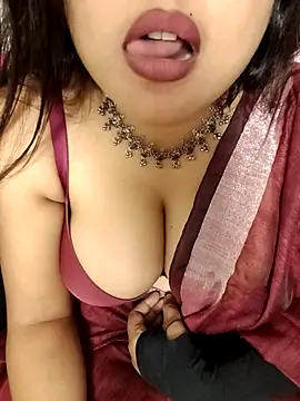 Cuty-Lina online show from November 12, 2025, 3:16 pm