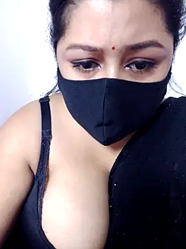 Cuty-Lina online show from November 3, 2025, 5:49 pm