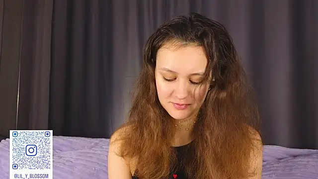 Snapshot of FoxFever chatting on January 11, 2026, 6:09 am FoxFever online show from January 11, 2026, 6:09 am