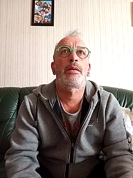 Snapshot of Ptitcouic chatting on October 22, 2025, 11:53 am Ptitcouic online show from October 22, 2025, 11:53 am