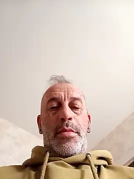 Snapshot of Ptitcouic chatting on October 21, 2025, 8:47 am Ptitcouic online show from October 21, 2025, 8:47 am