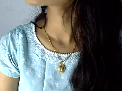 Snapshot of Shezi_N chatting on July 31, 2026, 3:42 pm Shezi N online show from July 31, 2026, 3:42 pm