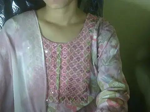 Snapshot of Shezi_N chatting on November 5, 2025, 12:47 am Shezi N online show from November 5, 2025, 12:47 am