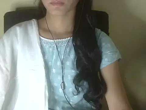 Snapshot of Shezi_N chatting on November 17, 2025, 2:32 pm Shezi N online show from November 17, 2025, 2:32 pm