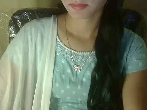 Snapshot of Shezi_N chatting on December 5, 2025, 12:37 pm Shezi N online show from December 5, 2025, 12:37 pm