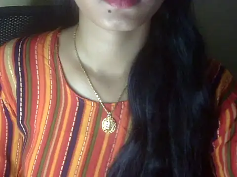 Snapshot of Shezi_N chatting on July 15, 2026, 3:30 pm Shezi N online show from July 15, 2026, 3:30 pm