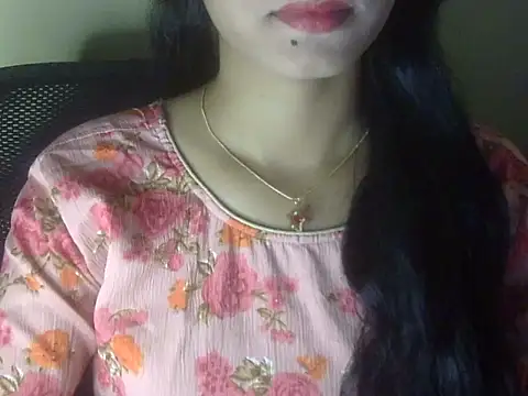 Snapshot of Shezi_N chatting on July 19, 2026, 1:52 pm Shezi N online show from July 19, 2026, 1:52 pm