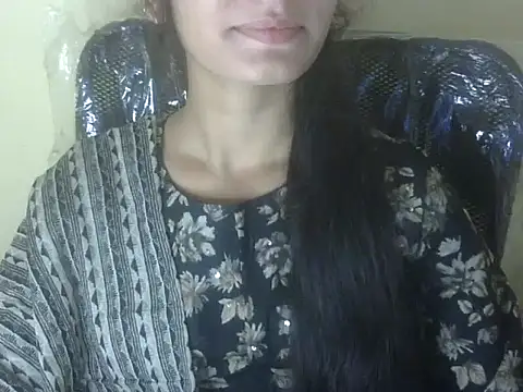 Snapshot of Shezi_N chatting on October 25, 2025, 6:01 am Shezi N online show from October 25, 2025, 6:01 am