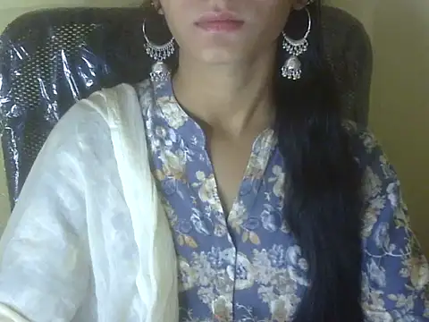 Snapshot of Shezi_N chatting on October 23, 2025, 2:32 am Shezi N online show from October 23, 2025, 2:32 am