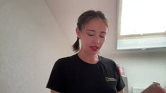 Snapshot of WillHannah chatting on June 22, 2026, 12:24 pm WillHannah online show from June 22, 2026, 12:24 pm