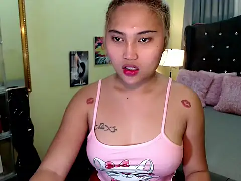 Snapshot of Sammyloove chatting on May 15, 2026, 10:02 am Sammyloove online show from May 15, 2026, 10:02 am
