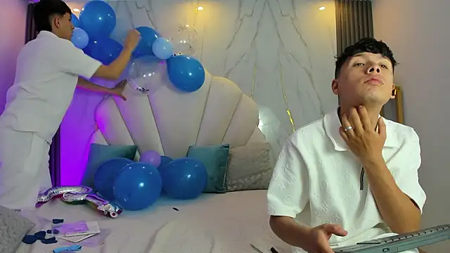 hoot booys  online show from February 19, 2026, 9:01 pm