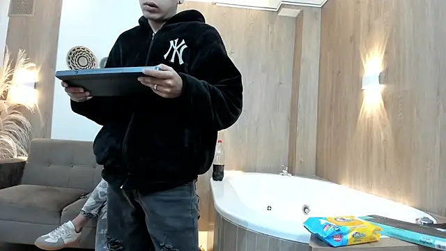 Snapshot of hoot_booys_ chatting on November 27, 2025, 7:47 pm hoot booys online show from November 27, 2025, 7:47 pm