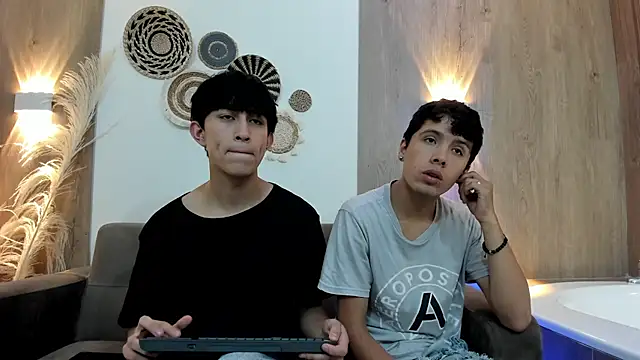 Snapshot of hoot_booys_ chatting on November 22, 2025, 7:57 pm hoot booys online show from November 22, 2025, 7:57 pm