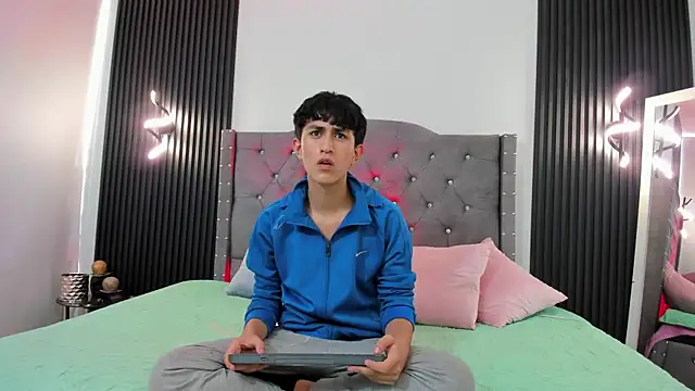 Snapshot of hoot_booys_ chatting on October 27, 2025, 3:35 pm hoot booys online show from October 27, 2025, 3:35 pm