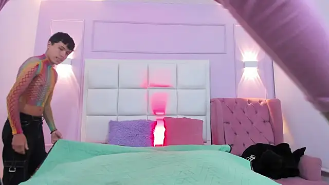 Snapshot of hoot_booys_ chatting on October 28, 2025, 8:30 pm hoot booys online show from October 28, 2025, 8:30 pm