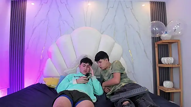 hoot booys  online show from February 24, 2026, 6:09 pm