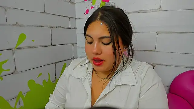 SoftLilyy online show from October 21, 2025, 7:30 am
