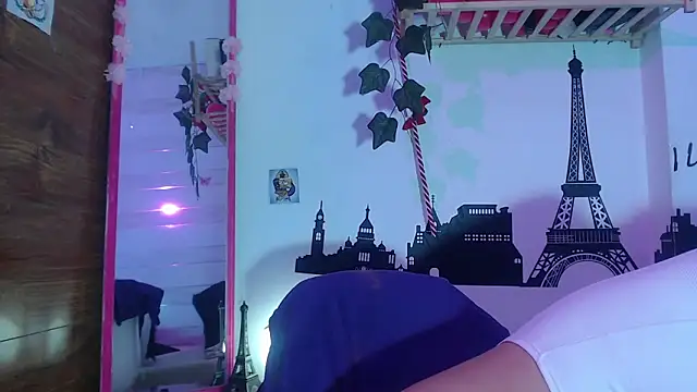 petite coral online show from May 30, 2026, 2:51 am