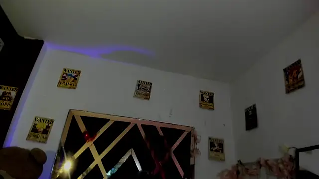 petite coral online show from April 15, 2026, 8:20 pm