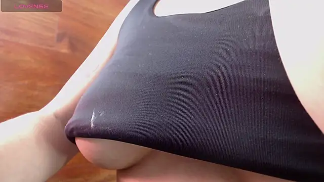 petite coral online show from March 14, 2026, 1:55 am