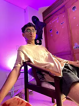 gsusss feet online show from November 24, 2025, 5:35 pm