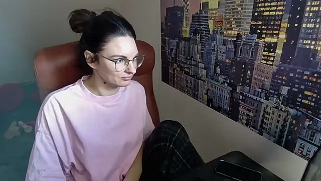 Snapshot of kinkysarahx chatting on March 20, 2026, 2:40 pm kinkysarahx online show from March 20, 2026, 2:40 pm