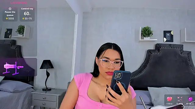 katemooss online show from October 21, 2025, 12:04 pm