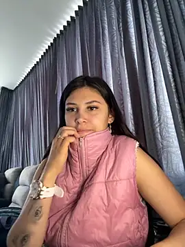 RollinGirl  online show from November 5, 2025, 6:33 pm