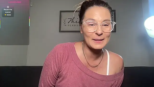 Snapshot of Mandyrheaa chatting on December 1, 2025, 8:42 pm Mandyrheaa online show from December 1, 2025, 8:42 pm