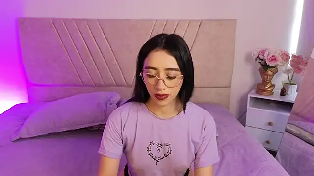 GabbieHill online show from October 28, 2025, 8:08 pm