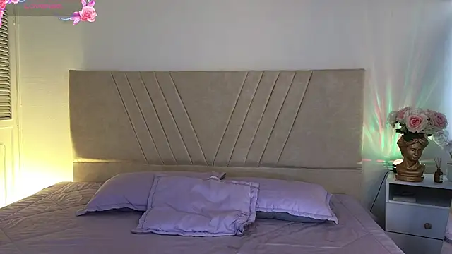 GabbieHill online show from December 16, 2025, 8:35 pm