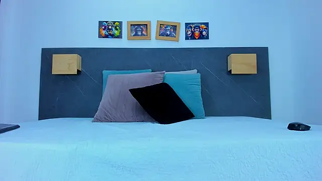 iamdoll online show from April 13, 2026, 7:40 pm