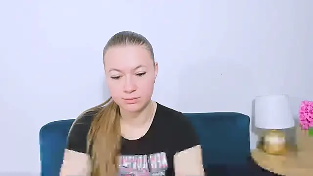 LeaNaughty online show from November 30, 2025, 5:08 am