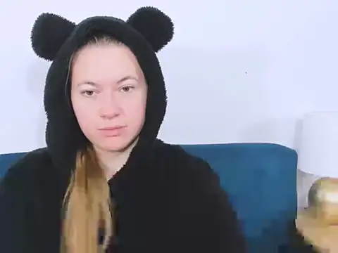 LeaNaughty online show from December 15, 2025, 7:47 am