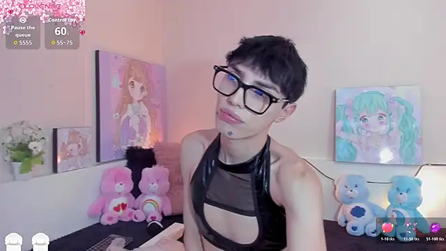 Strawberry Kitty  online show from January 16, 2026, 4:27 am