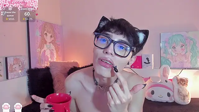 Strawberry Kitty  online show from January 17, 2026, 4:05 am