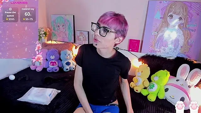 Strawberry Kitty  online show from November 28, 2025, 4:12 am